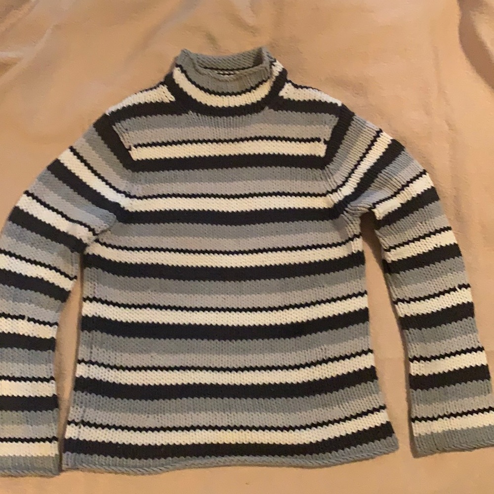 Gap sweater